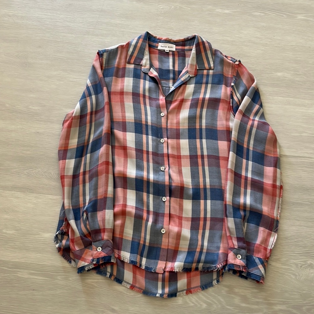 Bella Dahl shirt in perfect condition it’s frayed 🌸👕